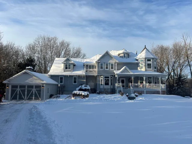 $975,000 | 107 Lamine Lane, Combined Locks, WI 54113