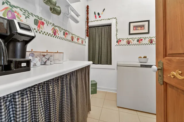 $975,000 | 107 Lamine Lane, Combined Locks, WI 54113