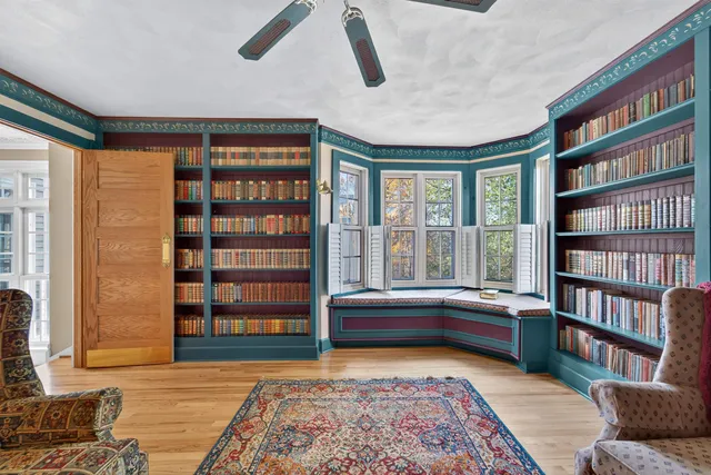 $975,000 | 107 Lamine Lane, Combined Locks, WI 54113