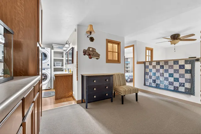 $975,000 | 107 Lamine Lane, Combined Locks, WI 54113