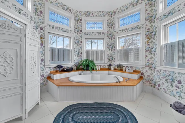 $975,000 | 107 Lamine Lane, Combined Locks, WI 54113