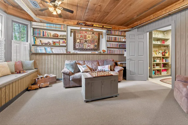 $975,000 | 107 Lamine Lane, Combined Locks, WI 54113