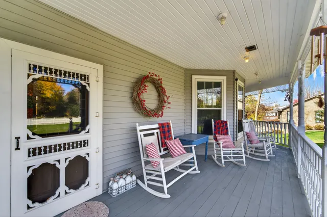 $975,000 | 107 Lamine Lane, Combined Locks, WI 54113