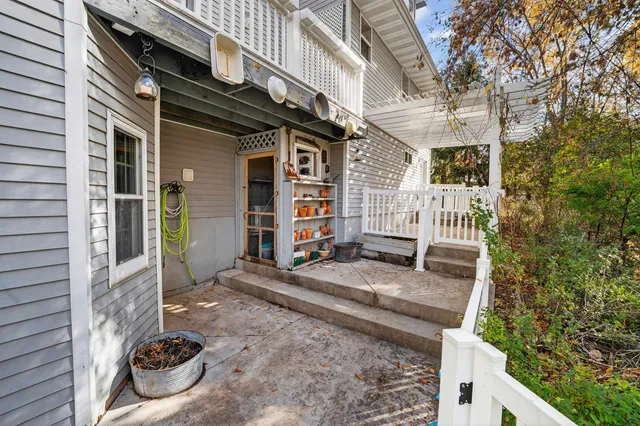 $975,000 | 107 Lamine Lane, Combined Locks, WI 54113