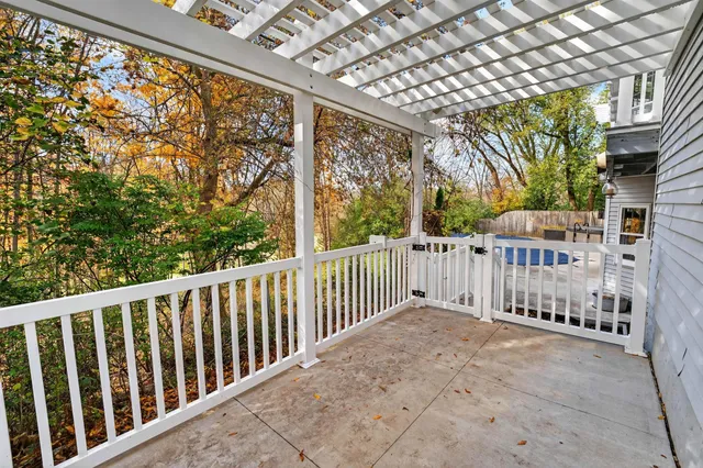 $975,000 | 107 Lamine Lane, Combined Locks, WI 54113