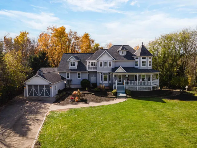$975,000 | 107 Lamine Lane, Combined Locks, WI 54113