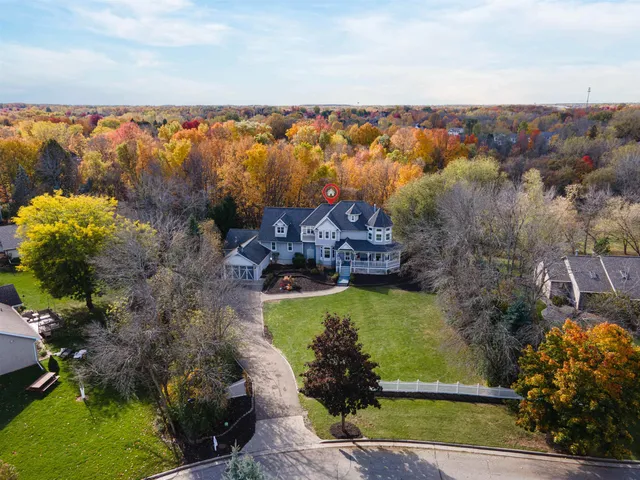 $975,000 | 107 Lamine Lane, Combined Locks, WI 54113