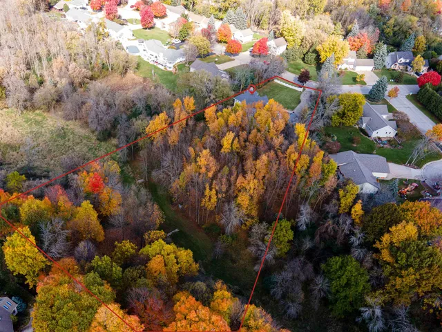 $975,000 | 107 Lamine Lane, Combined Locks, WI 54113