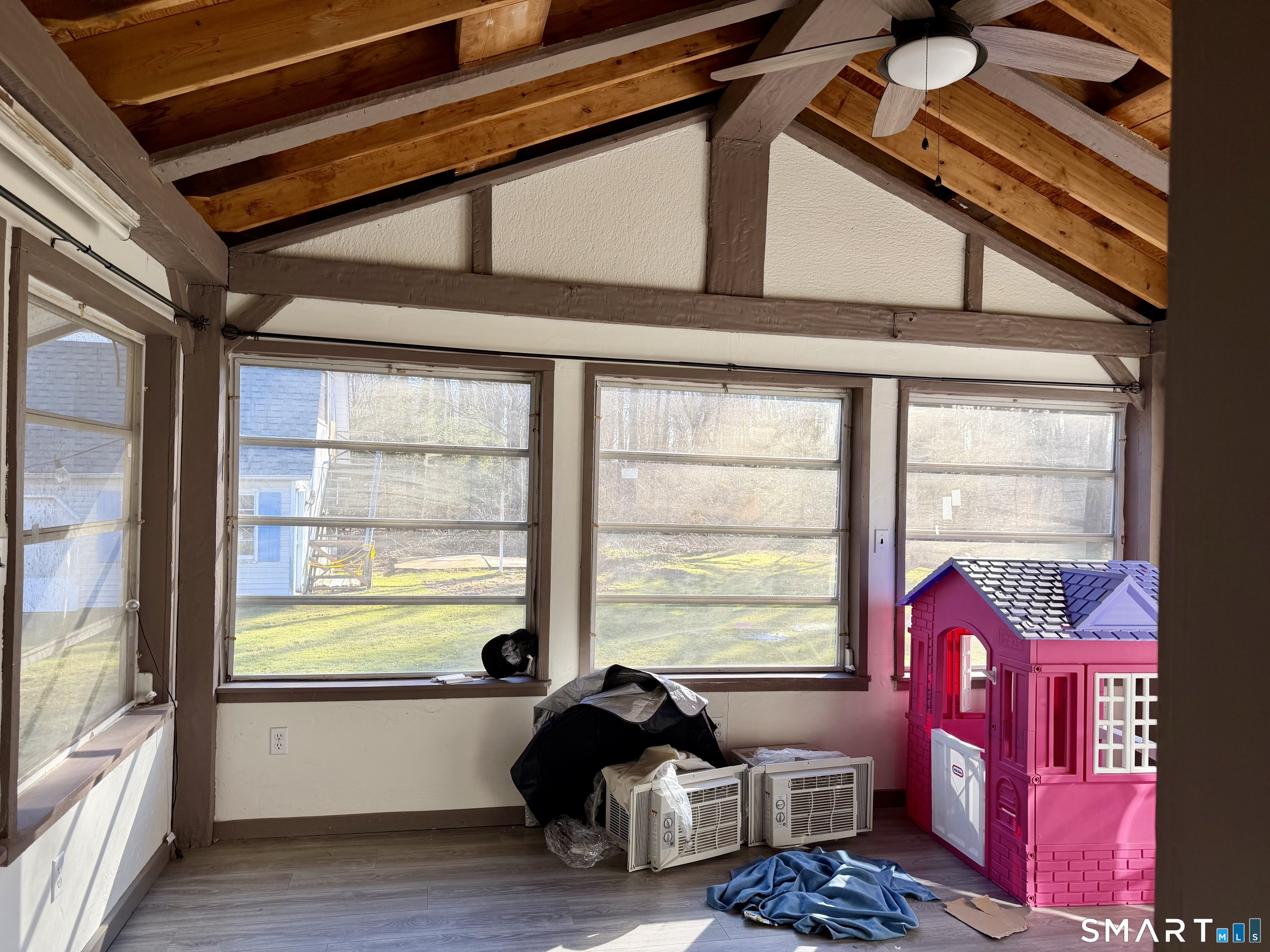 44 Crabapple Road Windsor, CT 06095 - Photo 23 of 38 a living room with furniture and a window