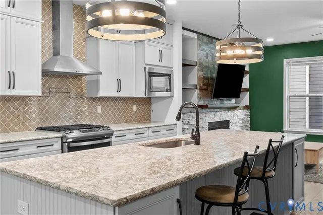 a view of a back yard of the house