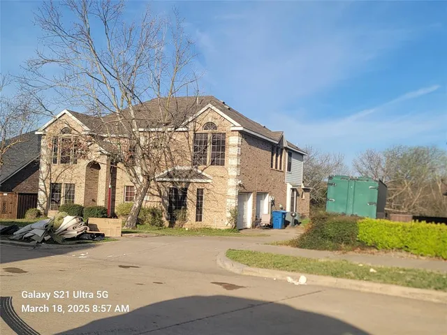 $424,000 | 417 Silver Creek Drive, DeSoto, TX 75115