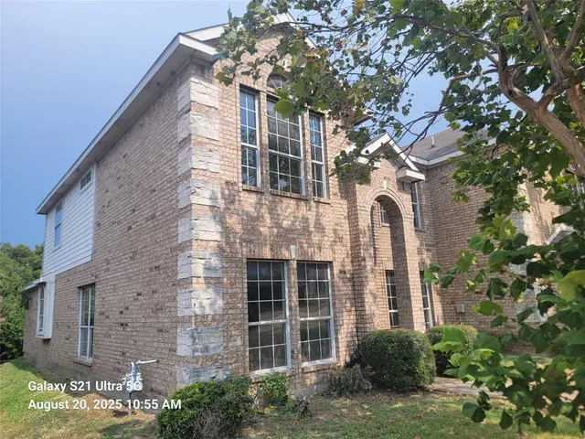 $424,000 | 417 Silver Creek Drive, DeSoto, TX 75115