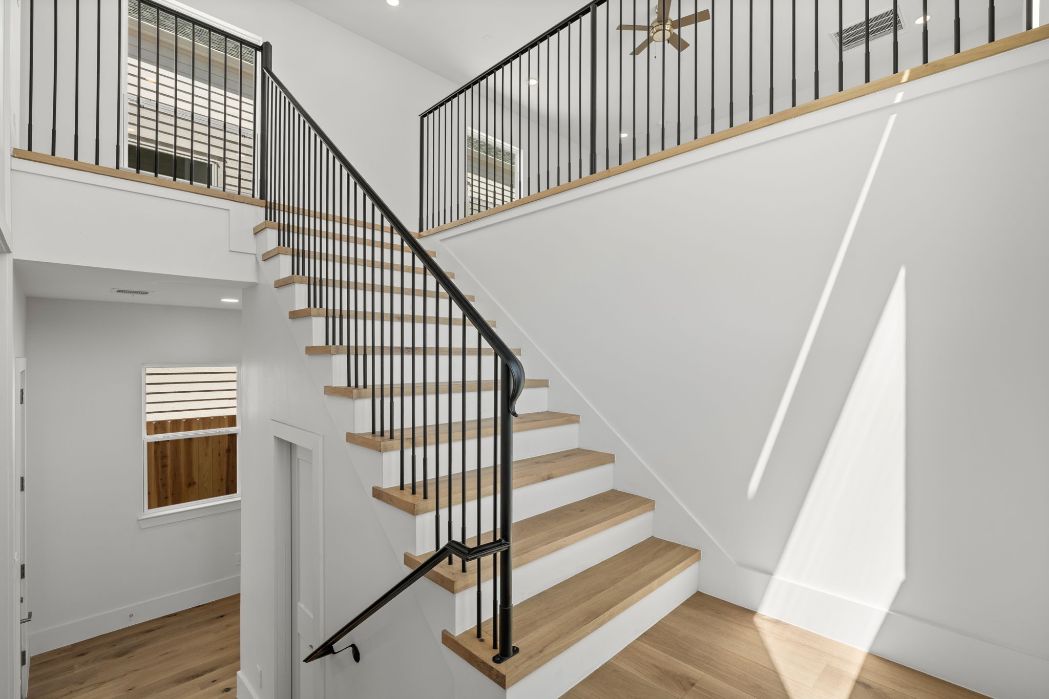 710 Waverly Street, Unit D Houston, TX 77007 - Photo 15 of 43 Custom designed hand railing