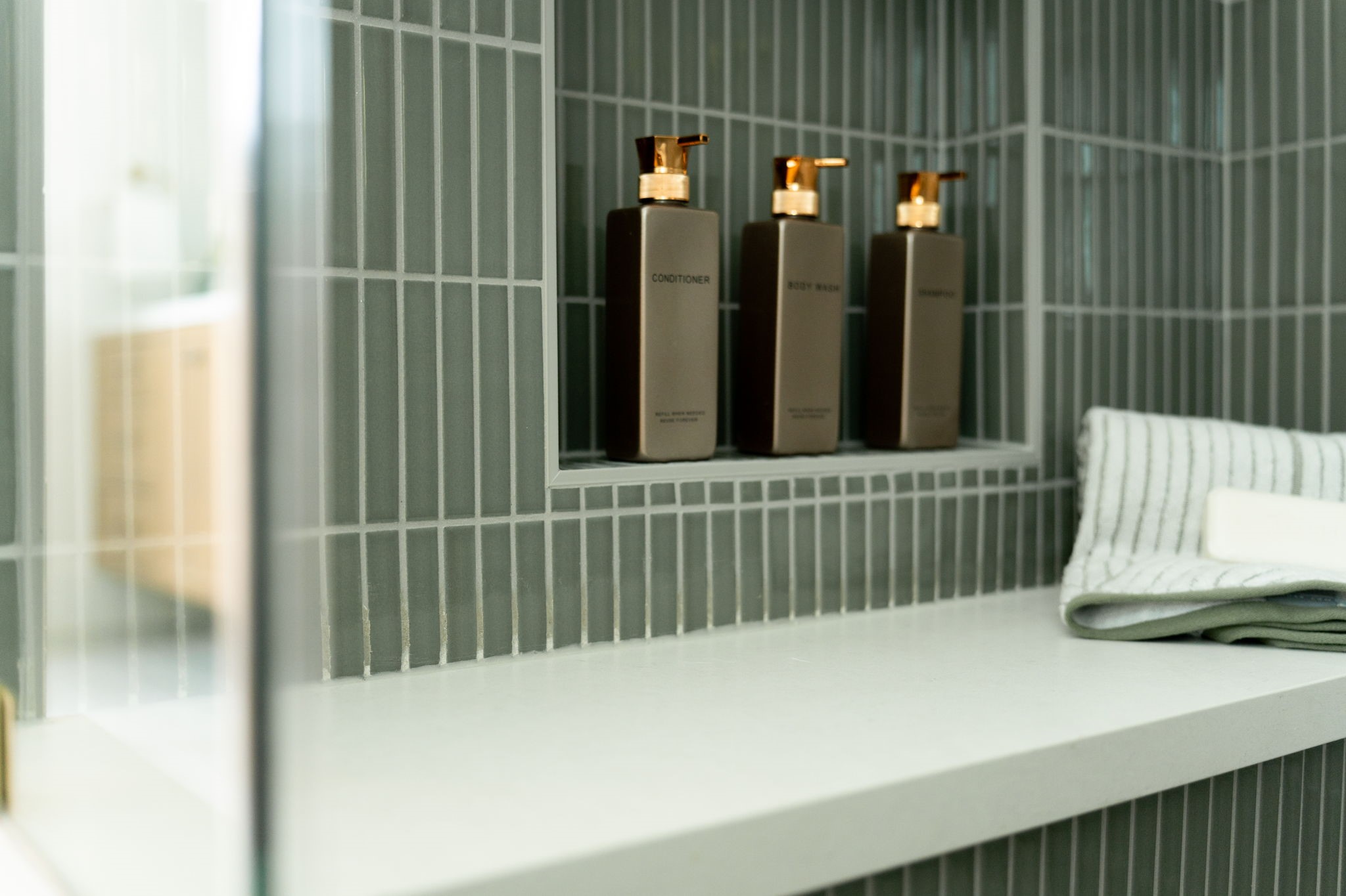 710 Waverly Street, Unit D Houston, TX 77007 - Photo 2 of 43 Master Bath