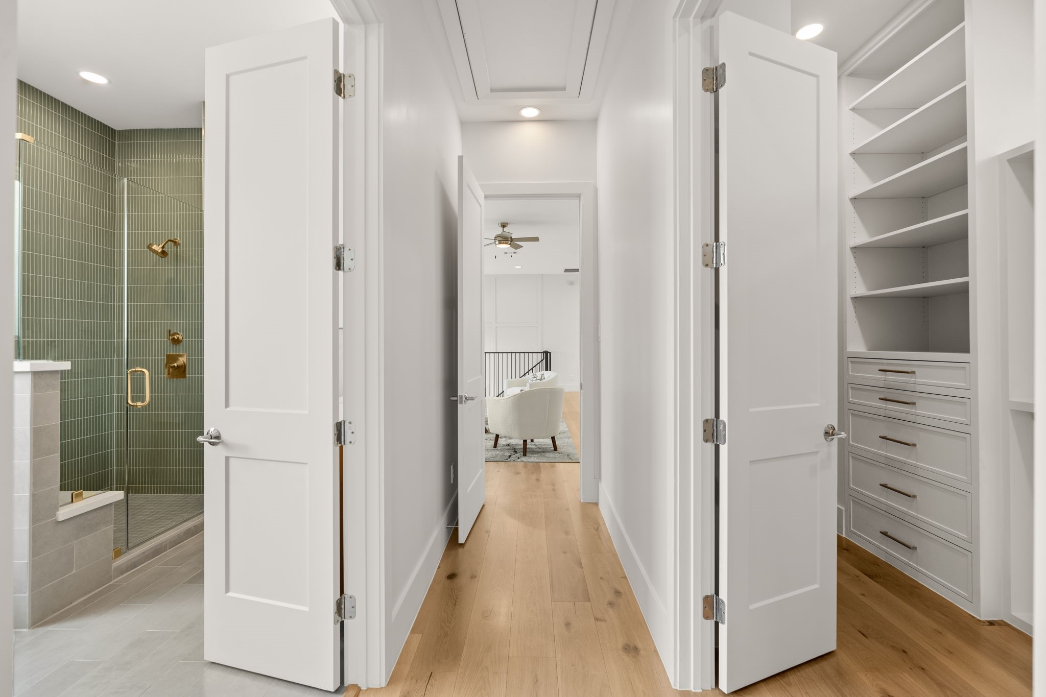 710 Waverly Street, Unit D Houston, TX 77007 - Photo 25 of 43 Primary Hallway