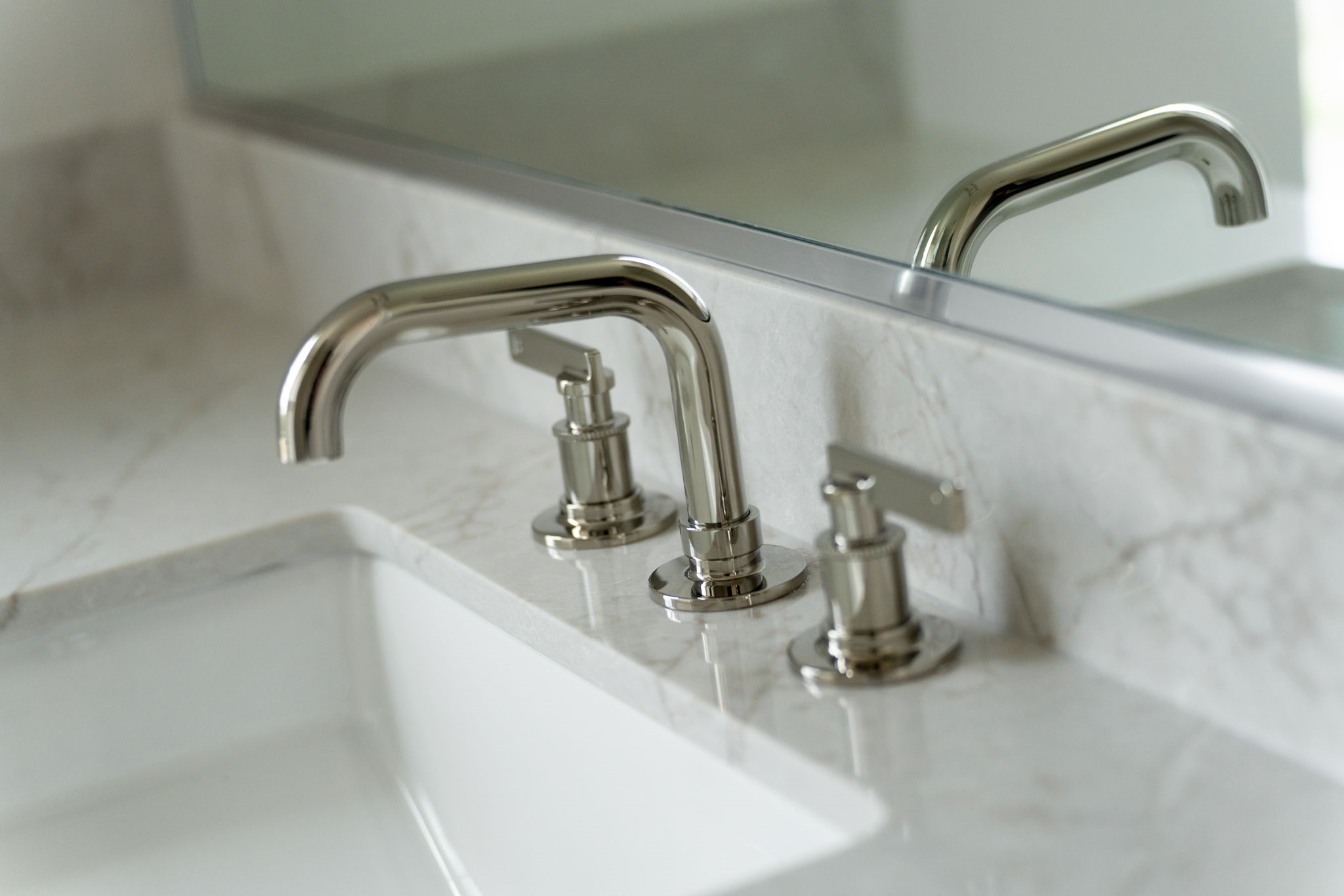 710 Waverly Street, Unit D Houston, TX 77007 - Photo 31 of 43 Kohler Casita Fixtures