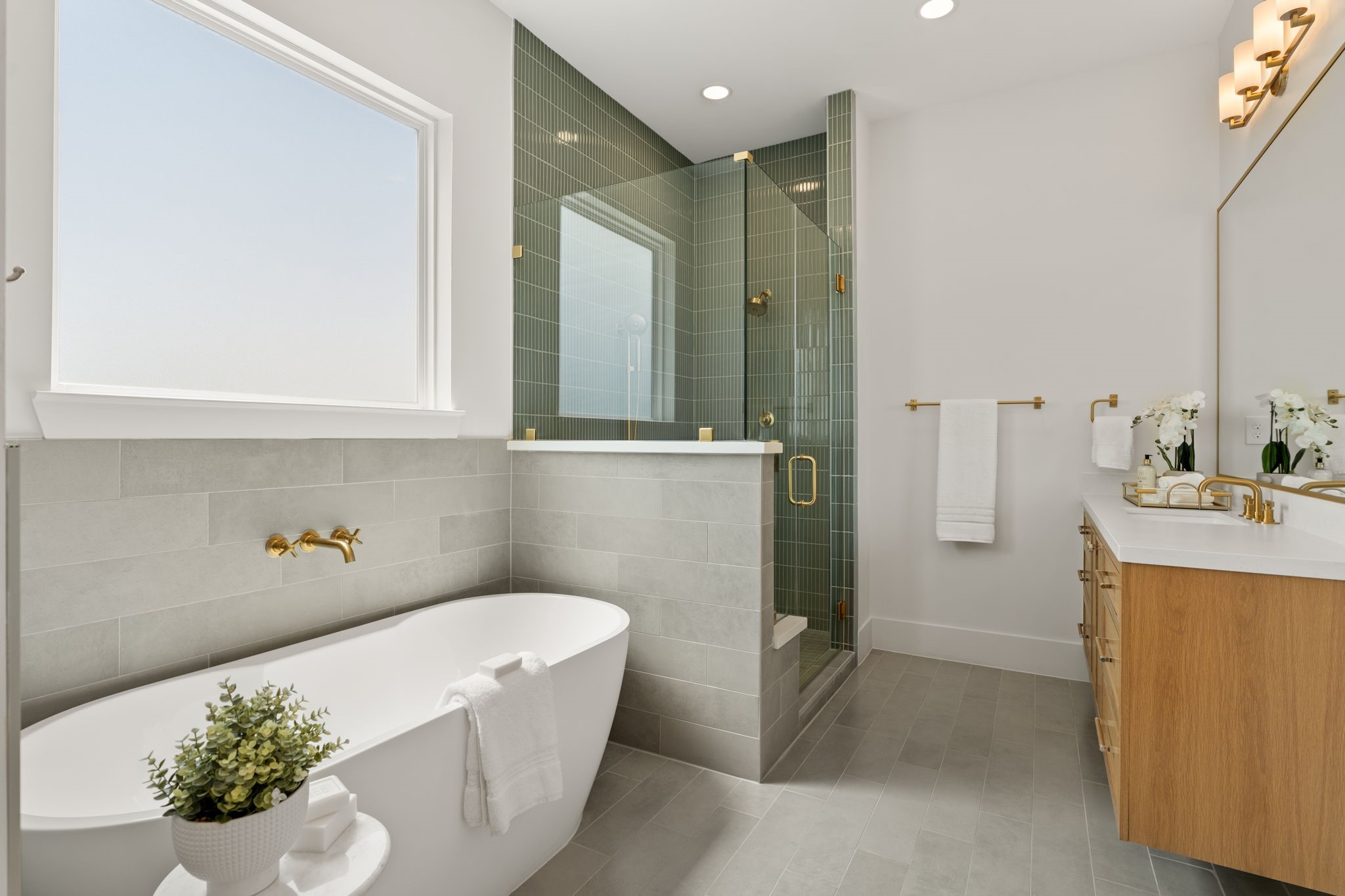 710 Waverly Street, Unit D Houston, TX 77007 - Photo 4 of 43 Primary Bathroom