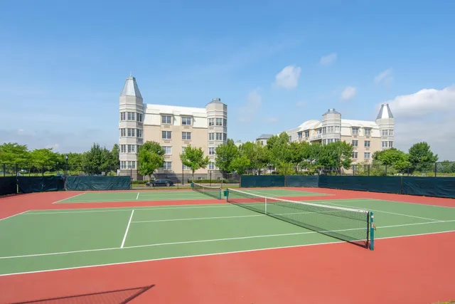 $359,000 | 201 Shearwater Court West, Unit 33, Jersey City, NJ 07305