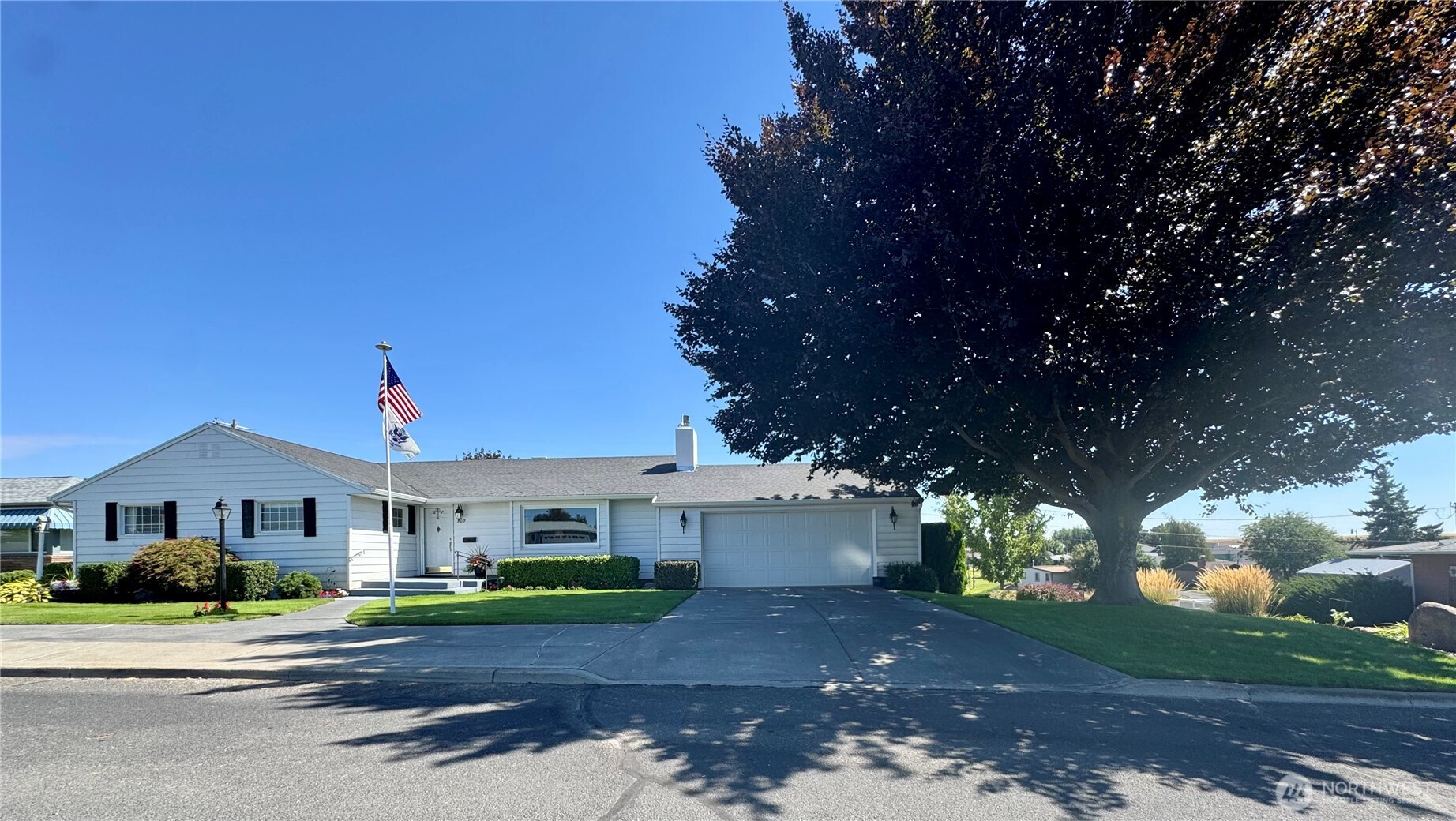 309 West 9th Avenue Ritzville, WA 99169 - Photo 2 of 31 a front view of a house with a yard and garage