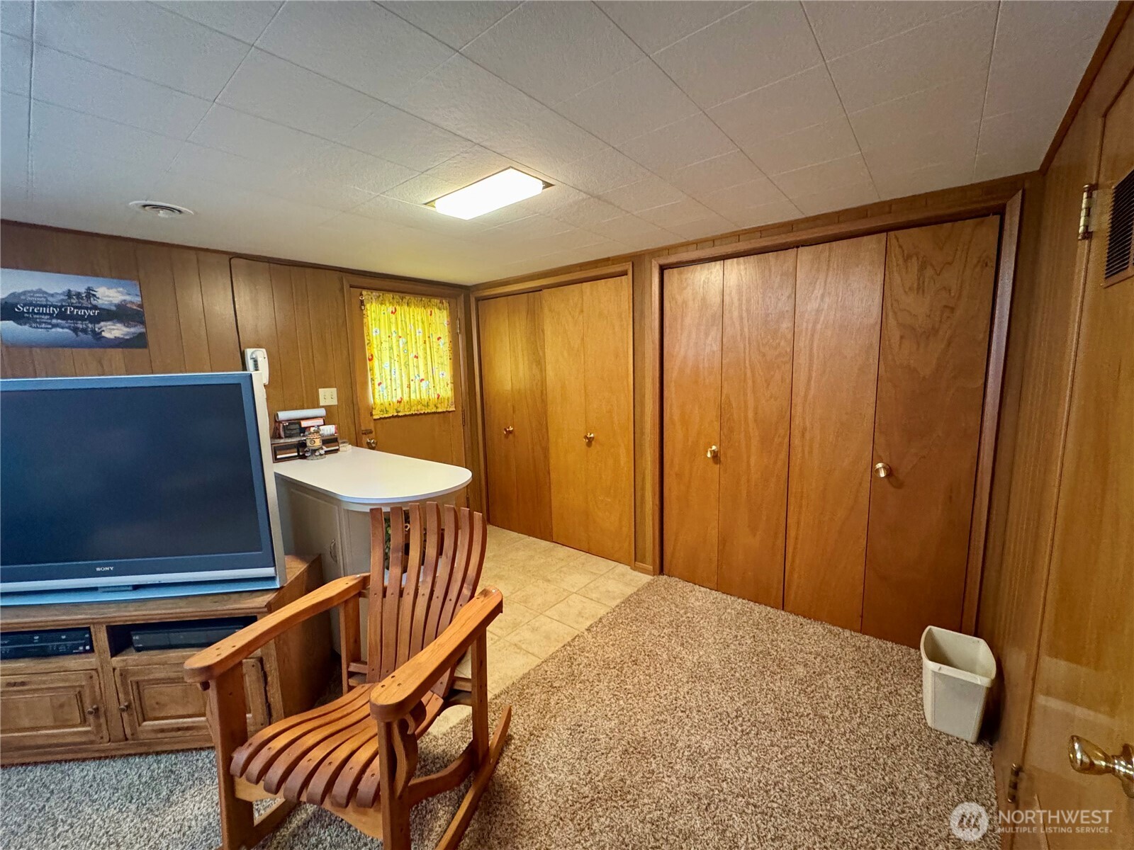 309 West 9th Avenue Ritzville, WA 99169 - Photo 21 of 31 a bedroom with furniture and a window