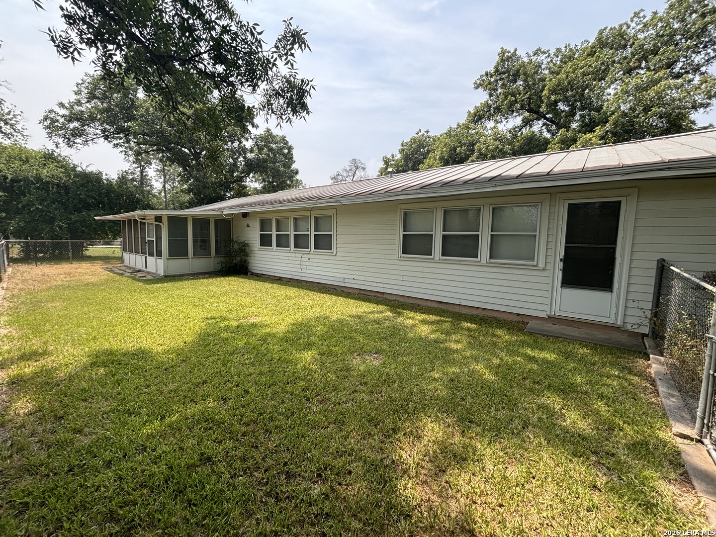 123 West Anglin Street Uvalde, TX 78801 - Photo 8 of 22