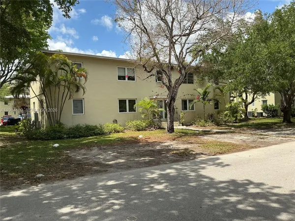 $1,950 | 7734 Southwest 55th Avenue, Unit C, Miami, FL 33143