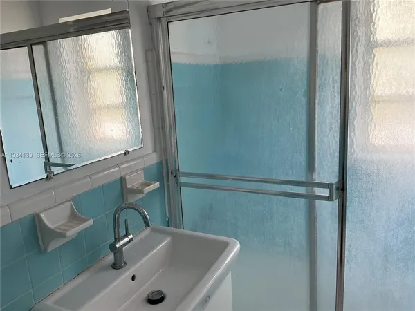 $1,950 | 7734 Southwest 55th Avenue, Unit C, Miami, FL 33143