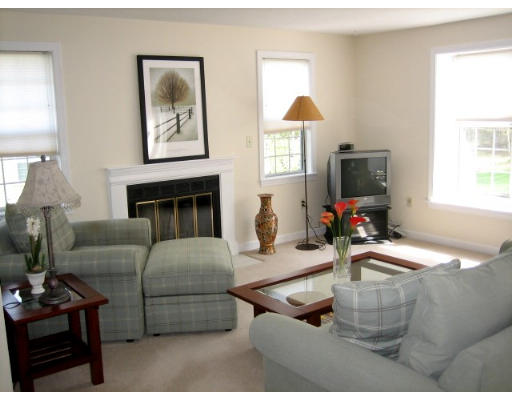 914 A Ridgefield Circle, Unit A Clinton, MA 01510 - Photo 1 of 4 Gallery Image 1