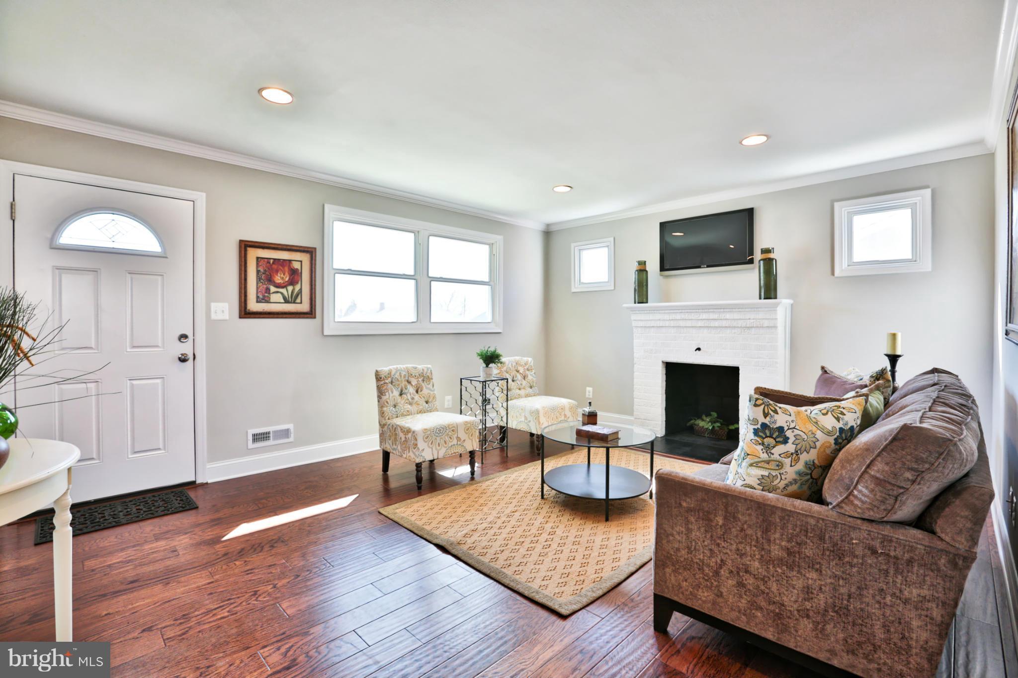11 Edgemoor Road Lutherville-Timonium, MD 21093 - Photo 4 of 30 Bright and Sunny