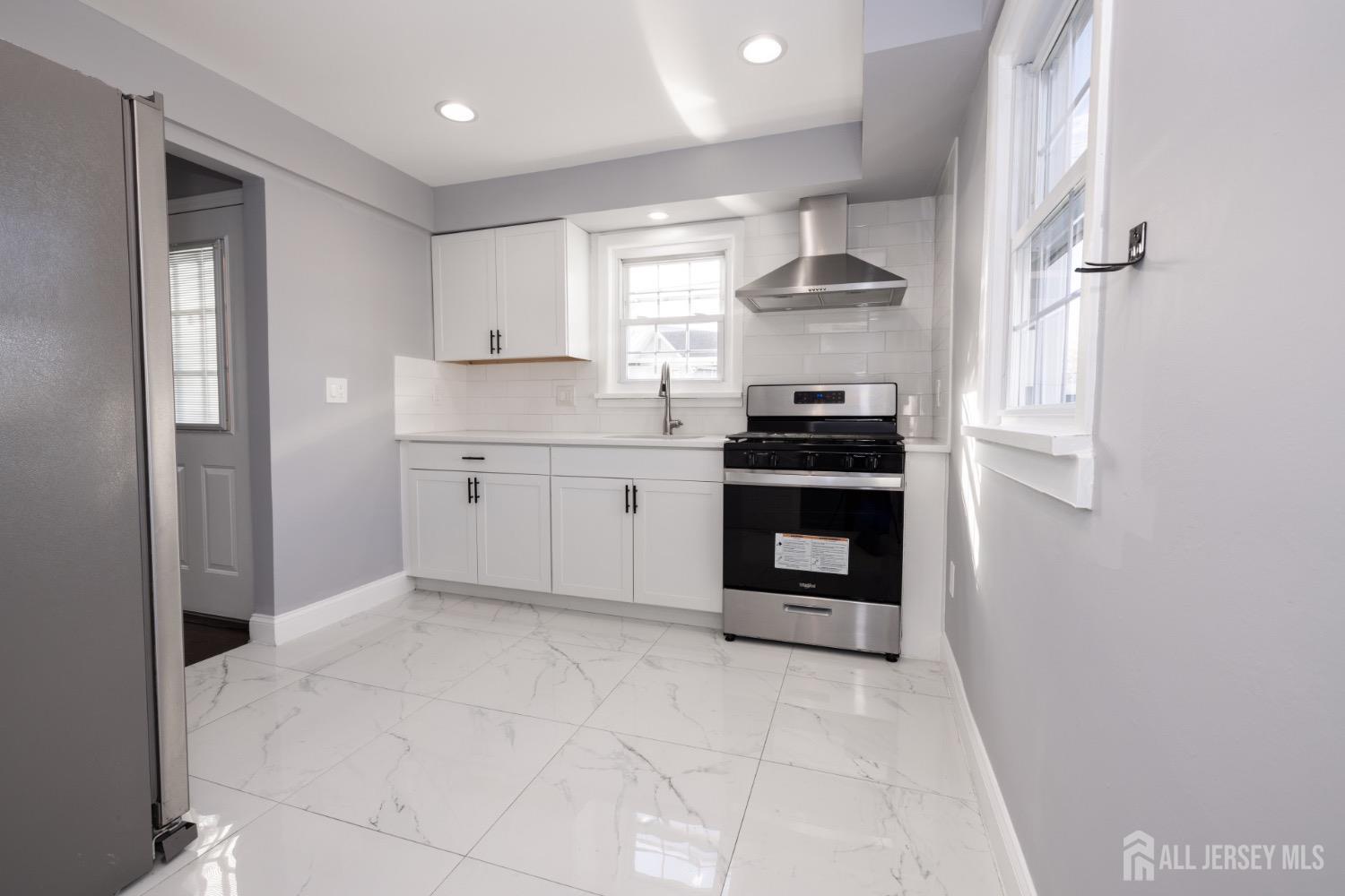 554 Crows Mill Road Fords, NJ 08863 - Photo 6 of 18