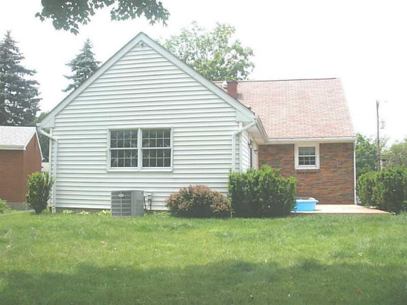 800 Lindsay Road Carnegie, PA 15106 - Photo 2 of 13 Exterior Back.