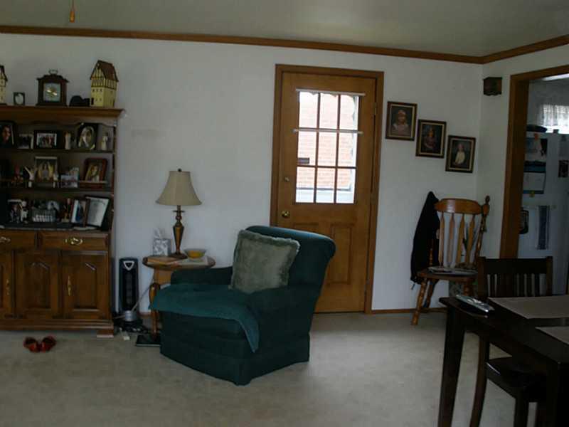 800 Lindsay Road Carnegie, PA 15106 - Photo 9 of 13 Family Room.
