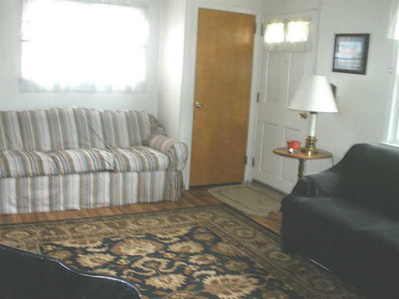 800 Lindsay Road Carnegie, PA 15106 - Photo 10 of 13 Living Room.