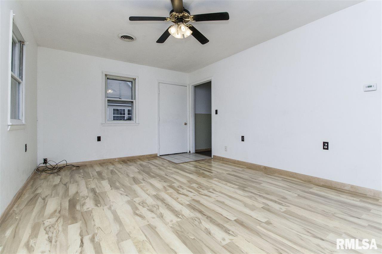 504 Richard Street Henry, IL 61537 - Photo 6 of 36 Gallery Image 6
