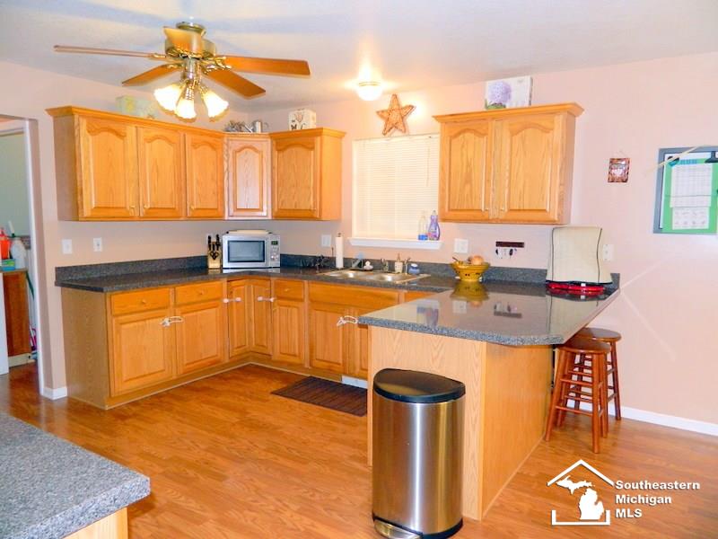 16603 Carter Road Woodhaven, MI 48183 - Photo 12 of 31