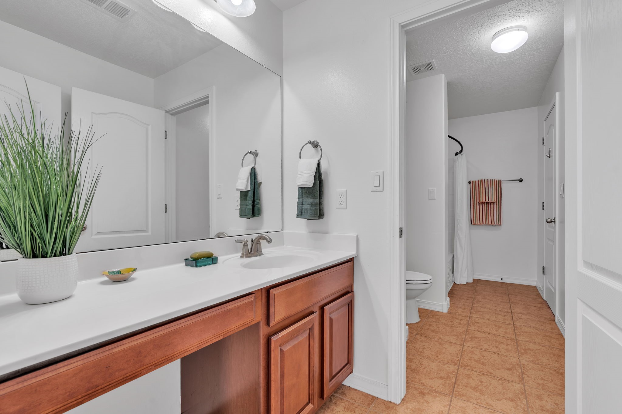6914 Wrangell Loop Northeast Rio Rancho, NM 87144 - Photo 39 of 61 Bathroom Jack and Jill