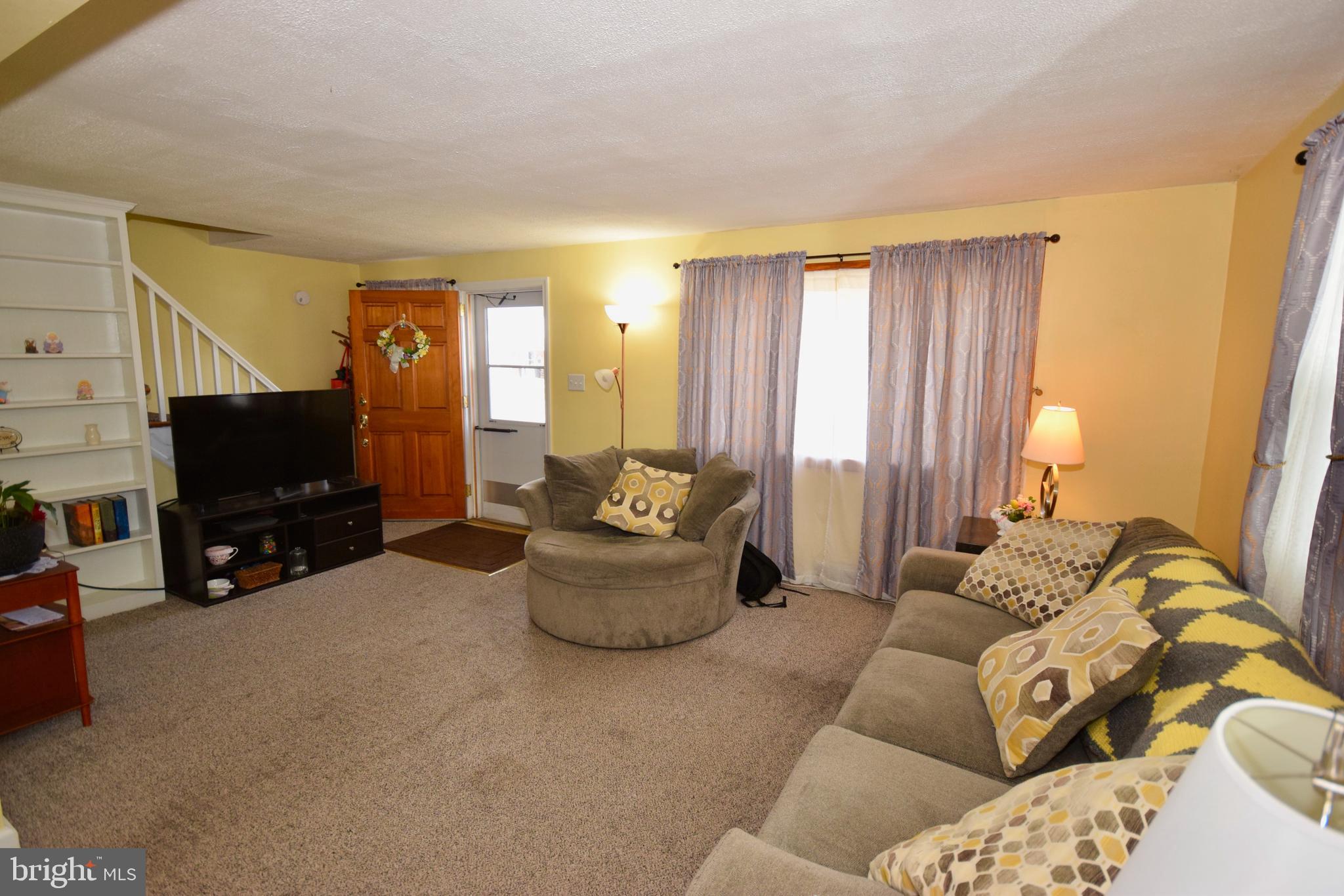 517 Ridley Avenue Folsom, PA 19033 - Photo 4 of 27 Gallery Image 4