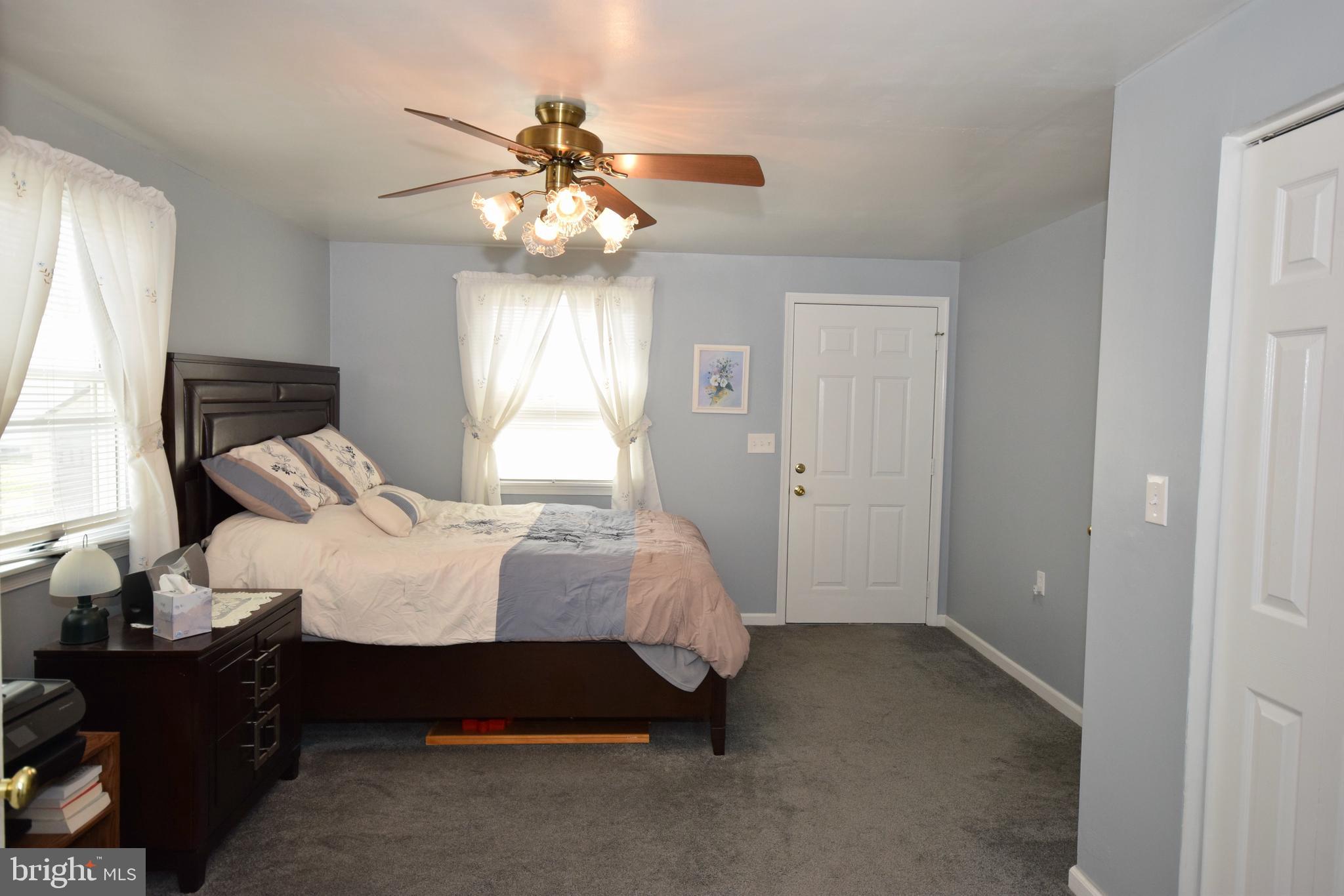 517 Ridley Avenue Folsom, PA 19033 - Photo 6 of 27 Gallery Image 6