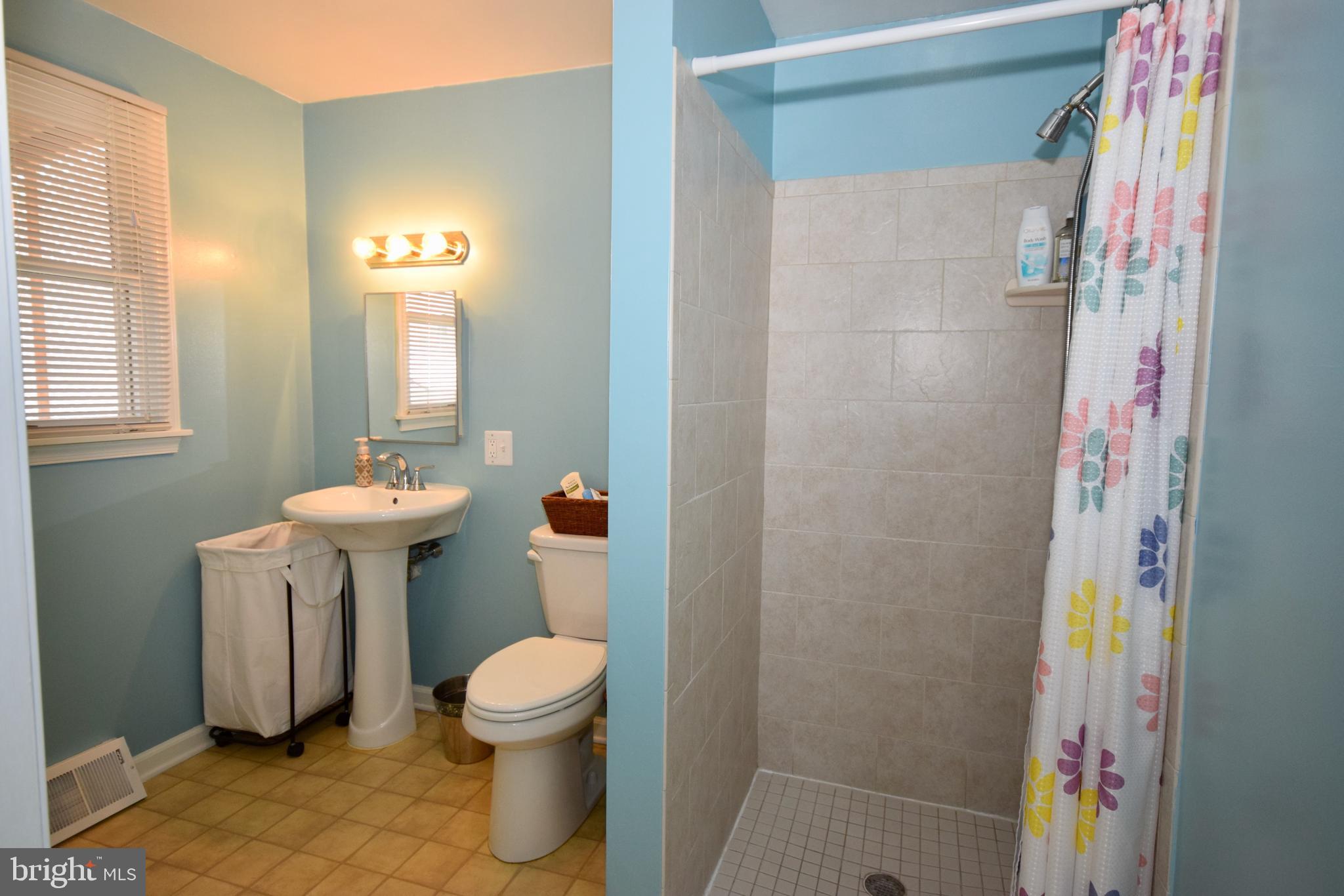 517 Ridley Avenue Folsom, PA 19033 - Photo 9 of 27 Gallery Image 9