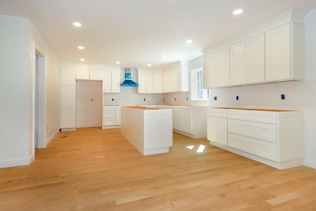 189 Lawrence Street Canton, MA 02021 - Photo 10 of 28 Gallery Image 10
