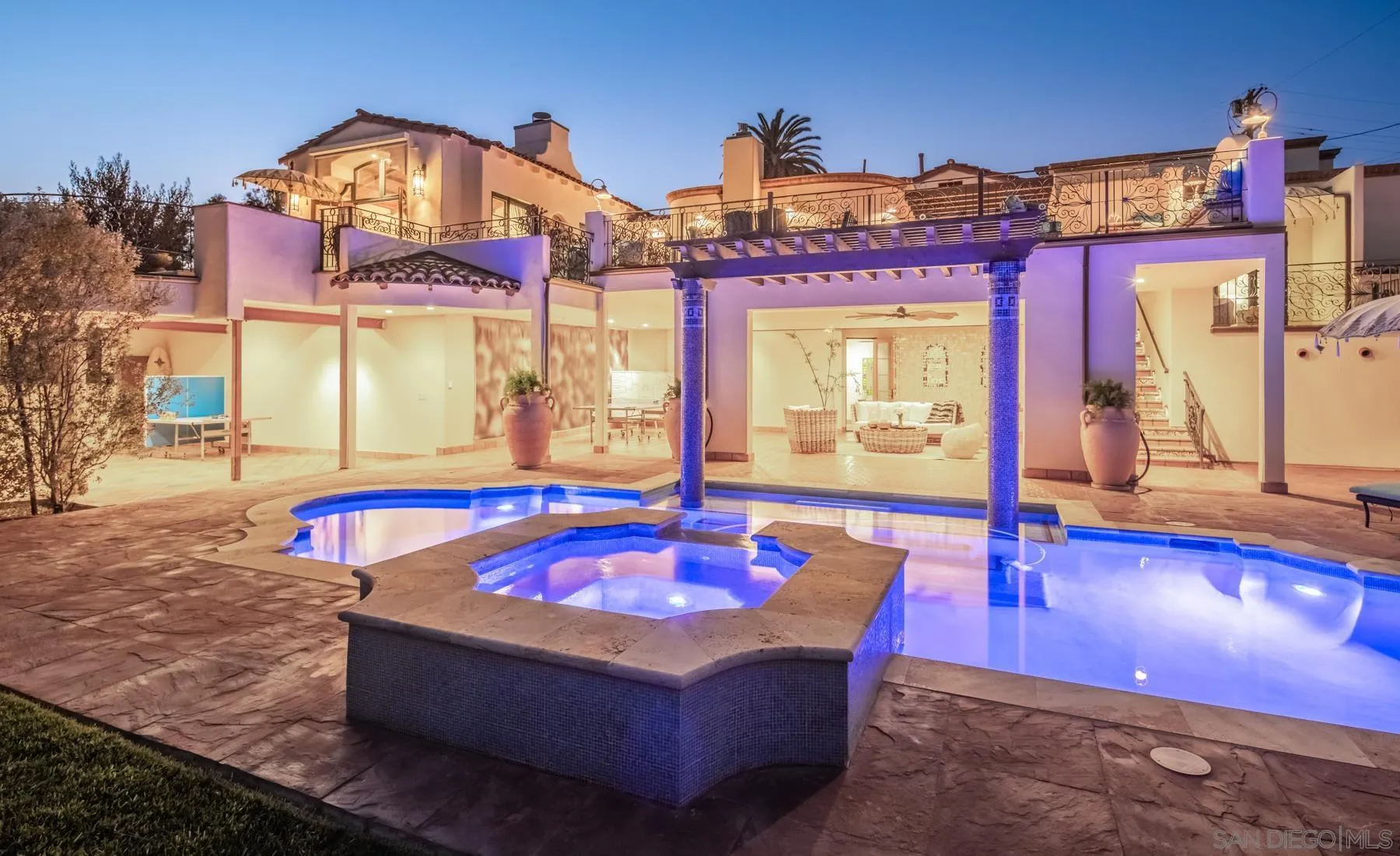 545 Rimini Road Del Mar, CA 92014 - Photo 29 of 34 a view of swimming pool with a chair