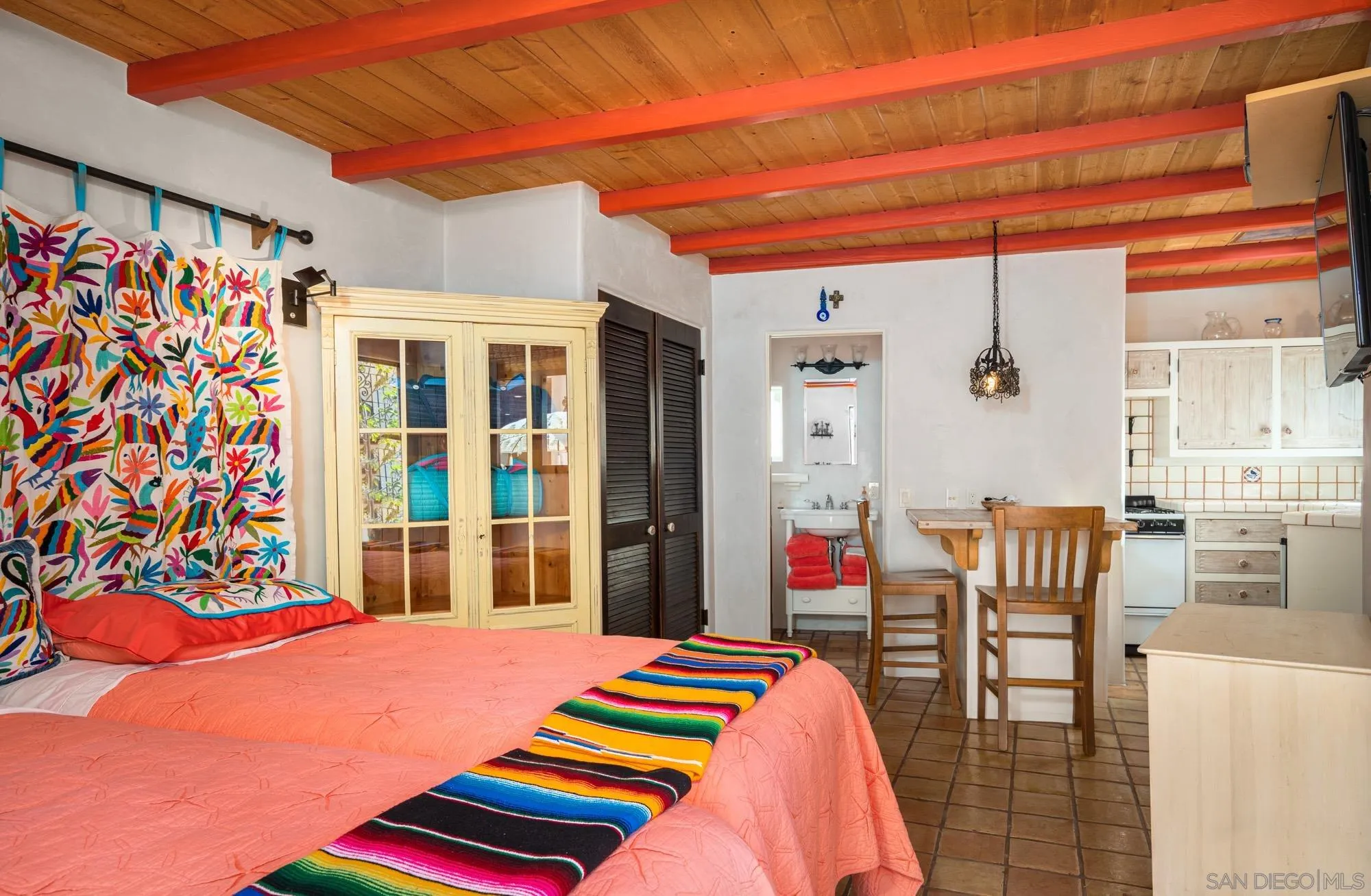 545 Rimini Road Del Mar, CA 92014 - Photo 30 of 34 a bedroom with a bed and a table with chair