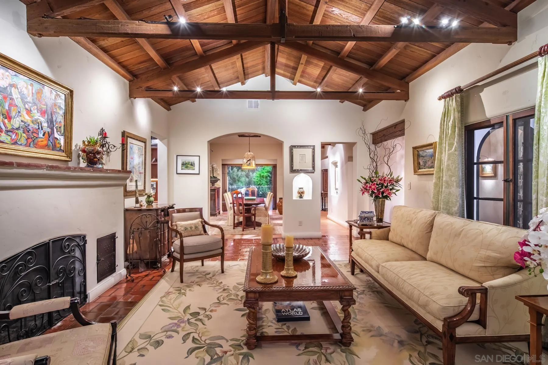 545 Rimini Road Del Mar, CA 92014 - Photo 8 of 34 a living room with furniture