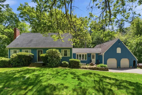 $575,000 | 12 Crescent Circle, Pelham, NH 03076