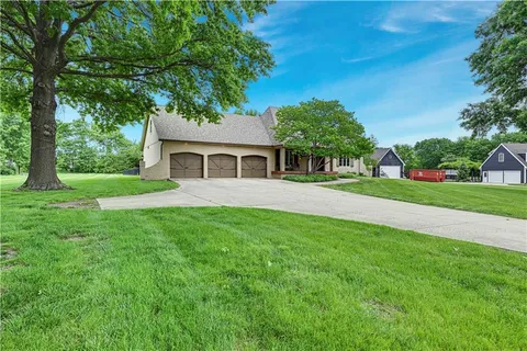 $900,000 | 11260 West 155th Terrace, Overland Park, KS 66221