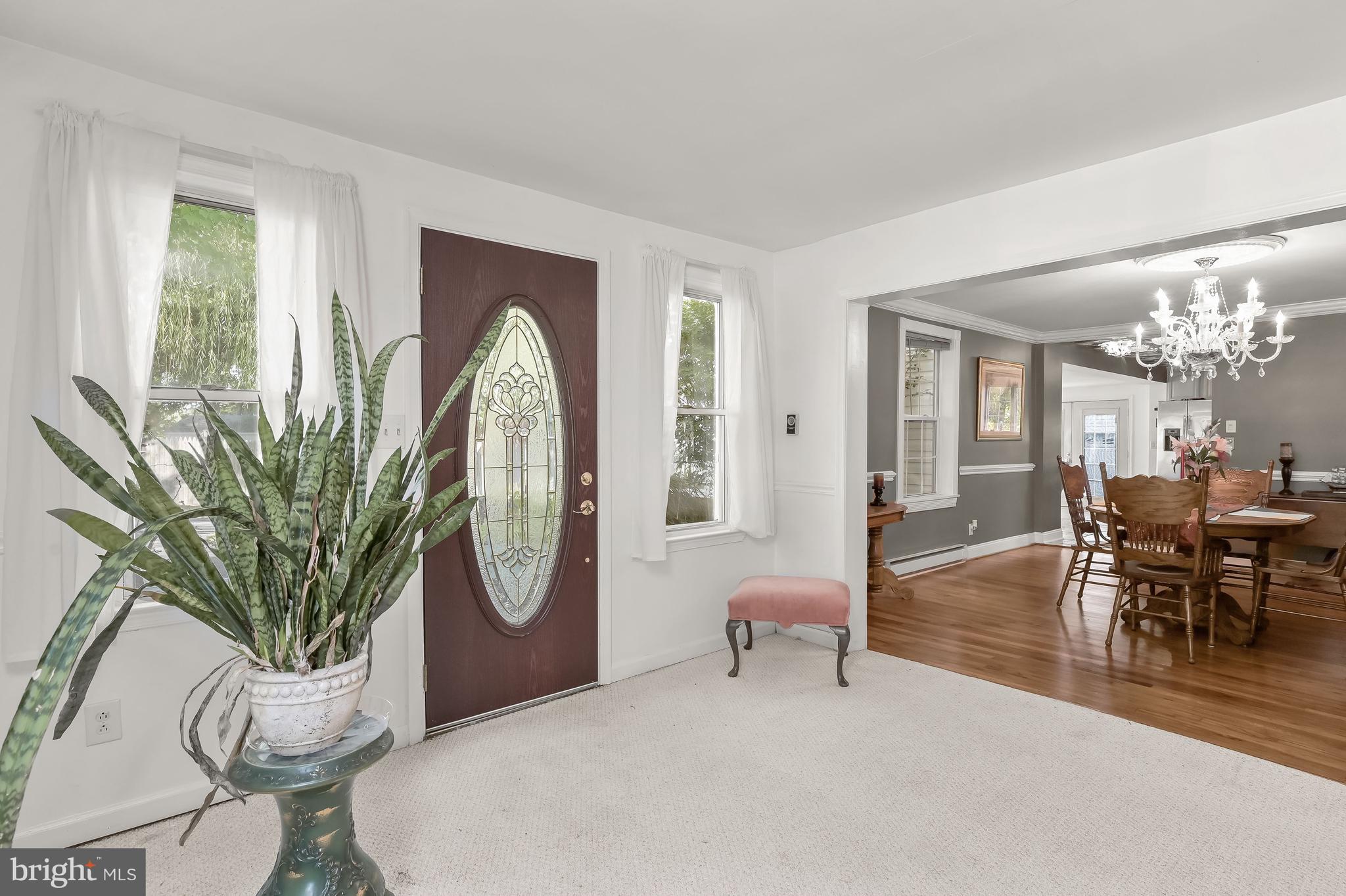 6380 Meadowridge Road Elkridge, MD 21075 - Photo 2 of 62 Living Room