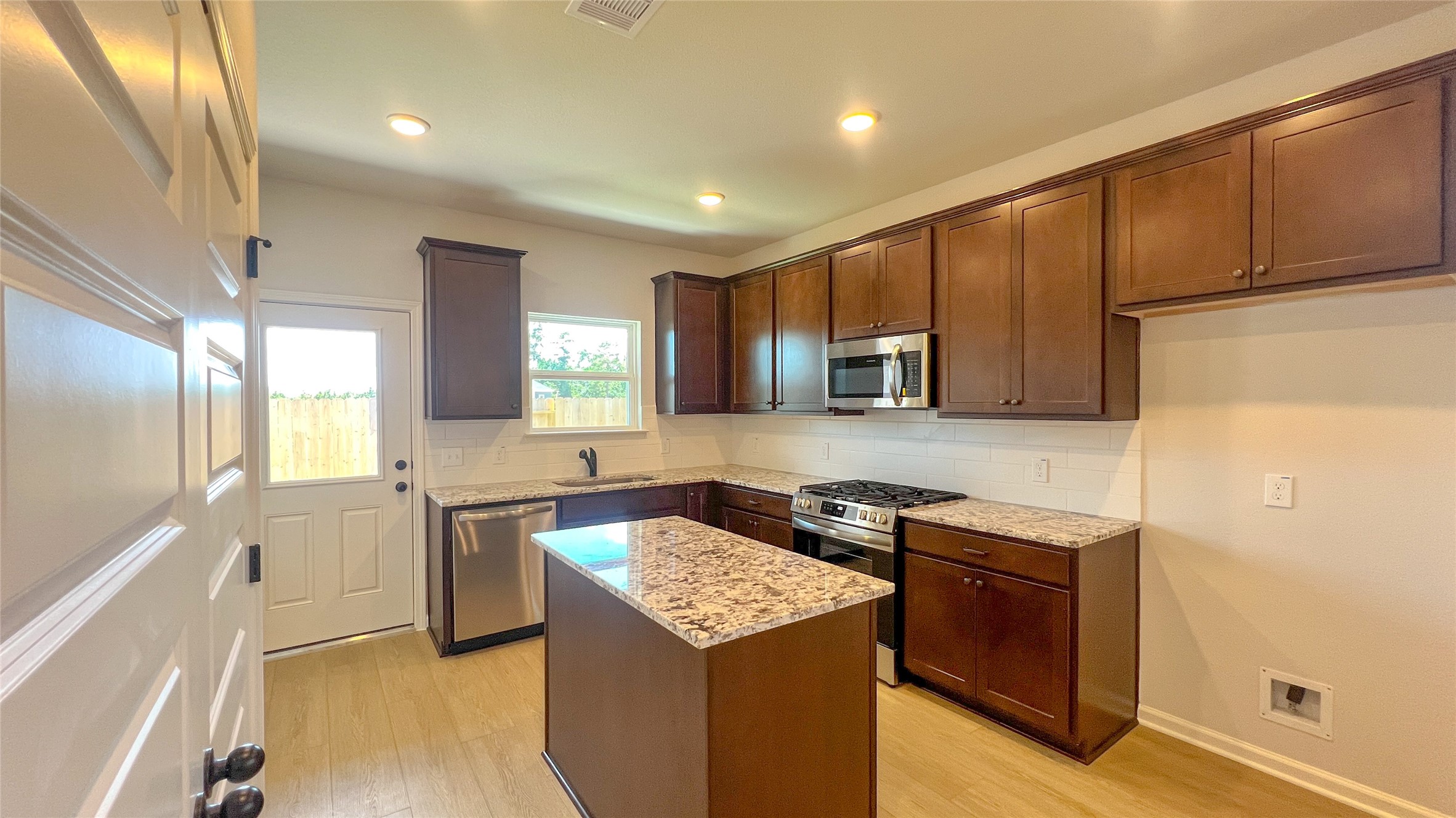 9793 Enclave Ridge Road Willis, TX 77318 - Photo 4 of 17 The Blue Jay II- Kitchen