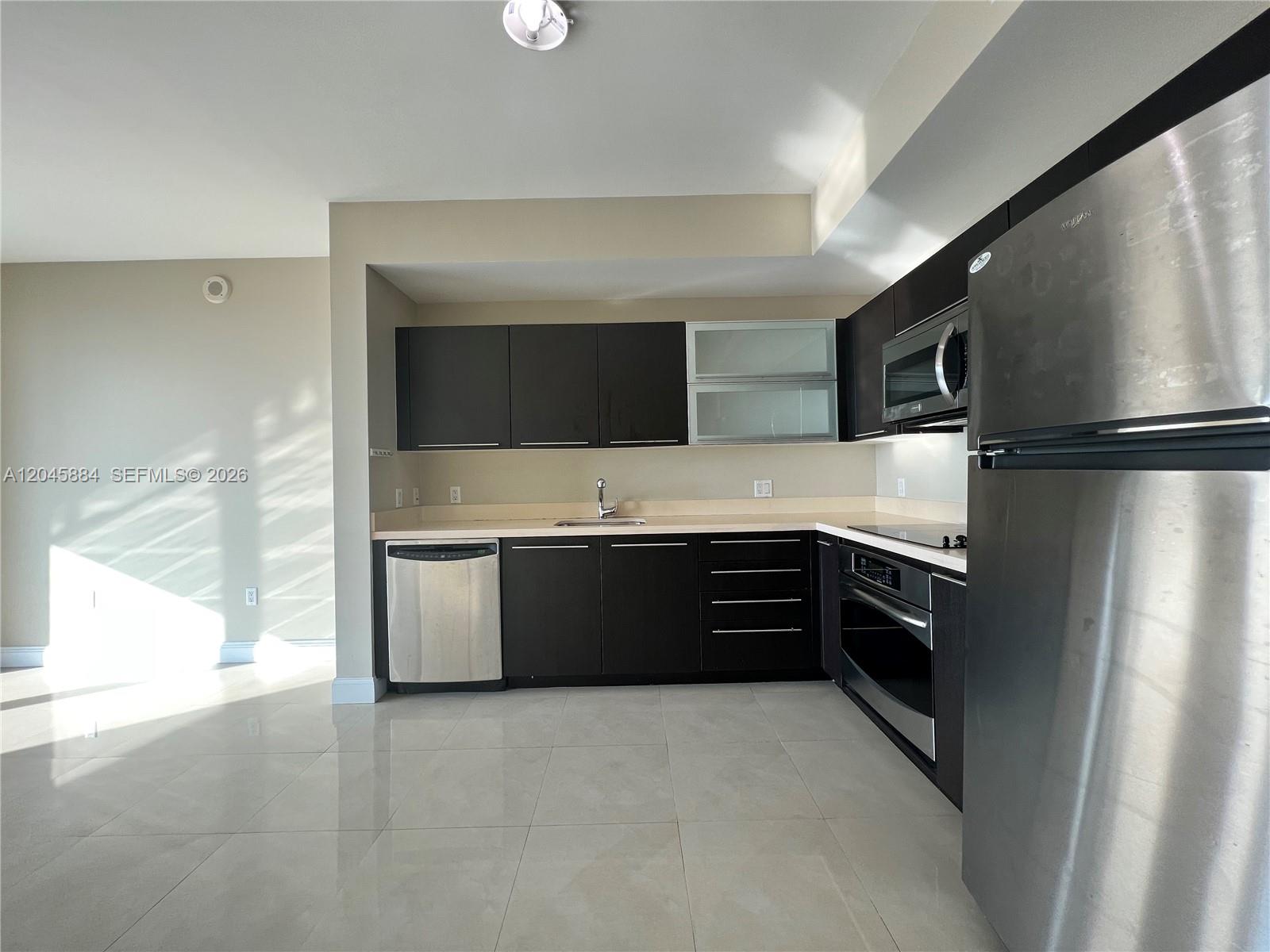 90 Southwest 3rd Street, Unit 1710 Miami, FL 33130 - Photo 3 of 9