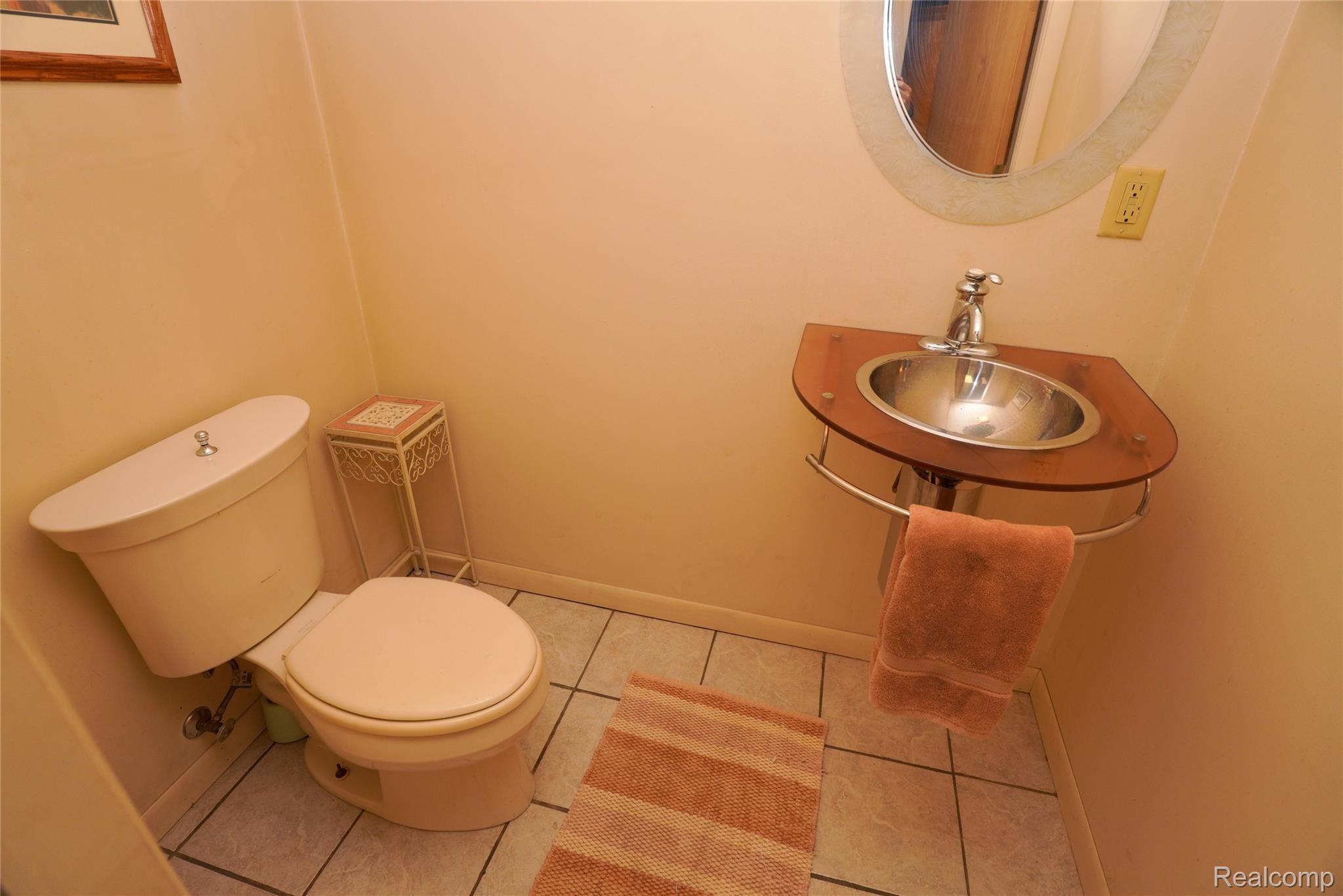 6996 Crofoot Road Fowlerville, MI 48836 - Photo 27 of 36 Updated Half Bath In Finished Lower Level!
