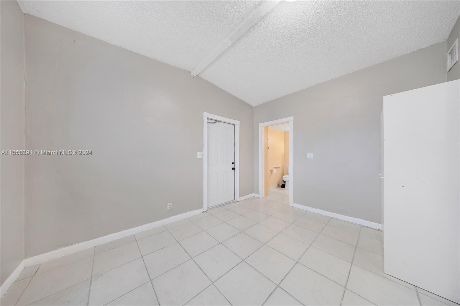 6335 Pembroke Road Hollywood, FL 33023 - Photo 29 of 29 a view of an empty room
